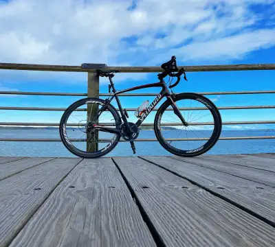 Mint condition full Carbon Specialized Roubaix. Low mileage, less than 2000km. Tires less than 200km...
