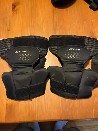 Hockey Goalie Knee Pads (Youth), View more