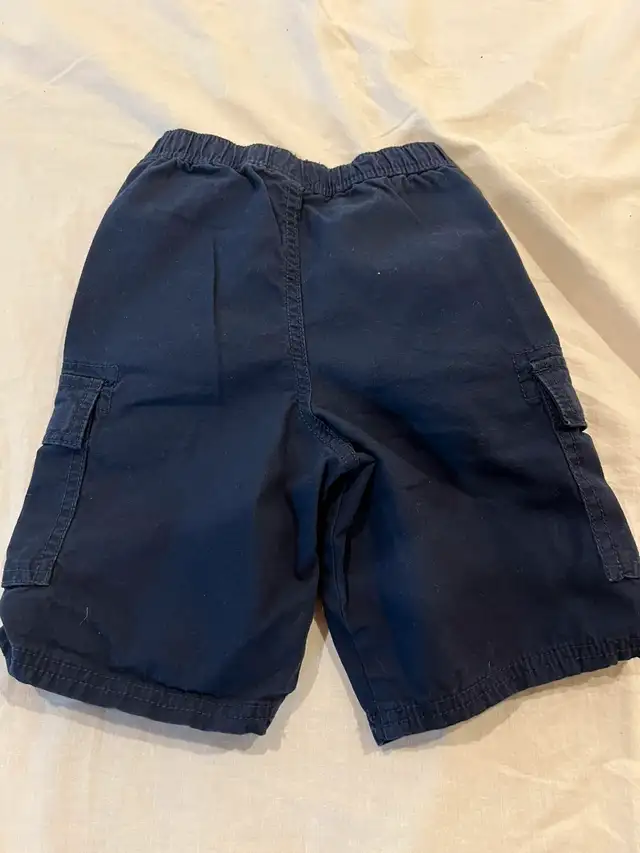 NAVY BOYS KHAKI SHORTS - Size 5 like new62863262418305122