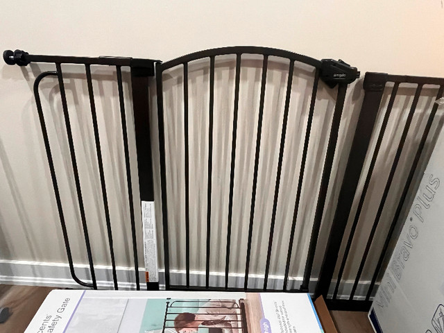 Regalo Baby Gates 2 pieces Bronze in Gates, Monitors & Safety in Mississauga / Peel Region - Image 2
