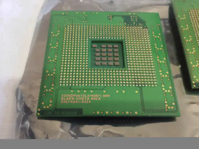 Intel Xeon 2.2GHz SL6EN (RN80532KC049512) CPU Socket 603 in System Components in City of Toronto - Image 5