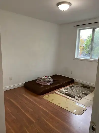 Room for rent in sharing for two people in downtown hamilton