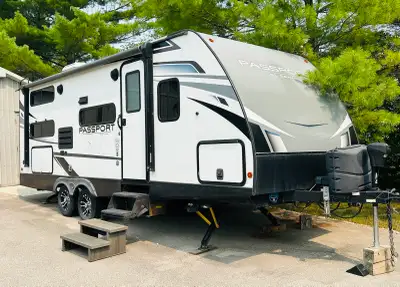 2021 Keystone Passport SL 221BH lightweight travel trailer. Length 26 ft Weight 5175 lbs Hitch weigh...