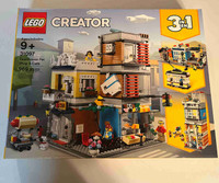 LEGO Creator 31097 Townhouse Pet Shop and Cafe BNIB