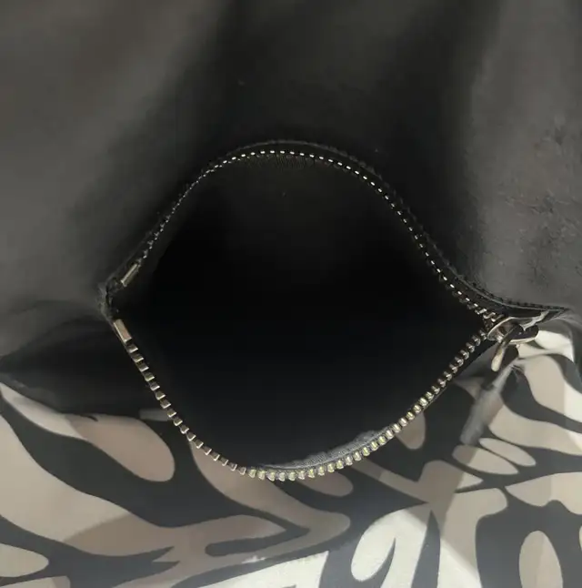 Vintage Coach Black Genuine Leather Bag in Women's - Bags & Wallets in City of Toronto - Image 7