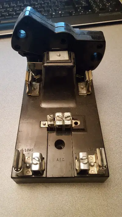 49,99+TAXE, EN MAGASIN / IN STORE 1949 usager use PIERRE BOUCHARD ELECTRIQUE INC. 3570 apt.1 rue Riv...