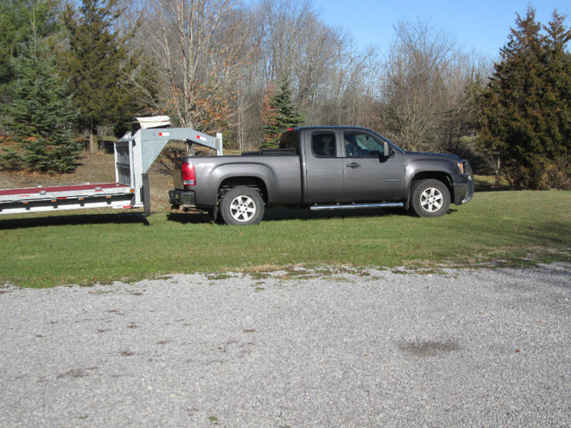 2010 GMC Sierra 4X4 and Custom   Gooseneck Trailer in Cars & Trucks in Peterborough - Image 2