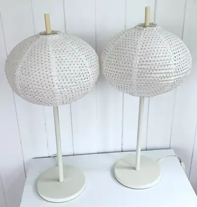 LIRE JUSQU'À LA FIN DU TEXTE. Collection. Décoration. Lampes de table IKEA (2002) Designer Maria Vin...