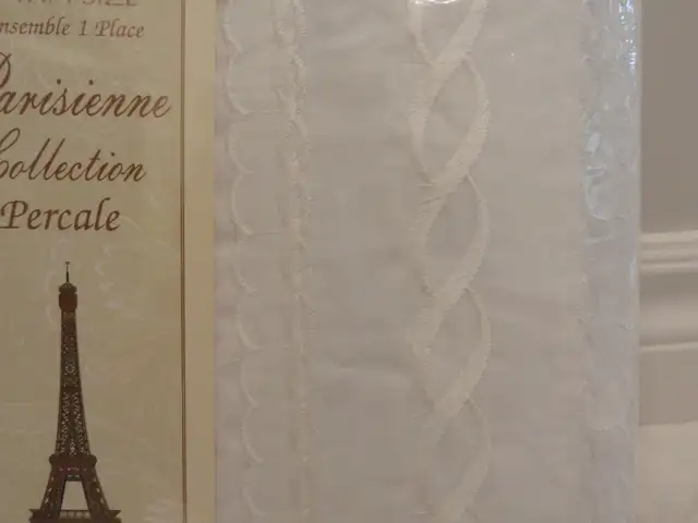 ObusForme TWIN QUILTED MATTRESS COVER / PROTECTOR in Bedding in Norfolk County - Image 6