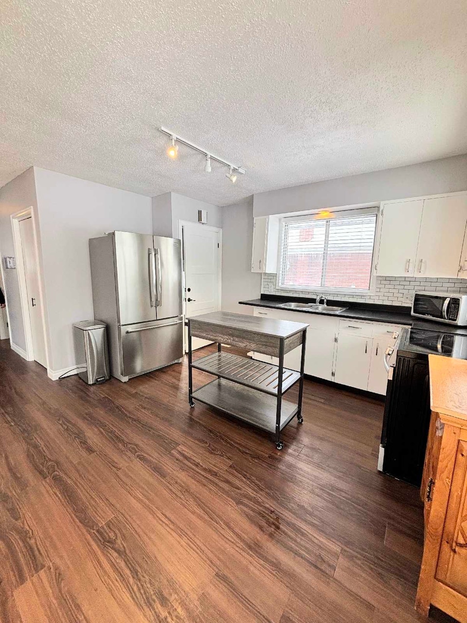 All Inclusive Main Floor 3BR (2+home office) 2