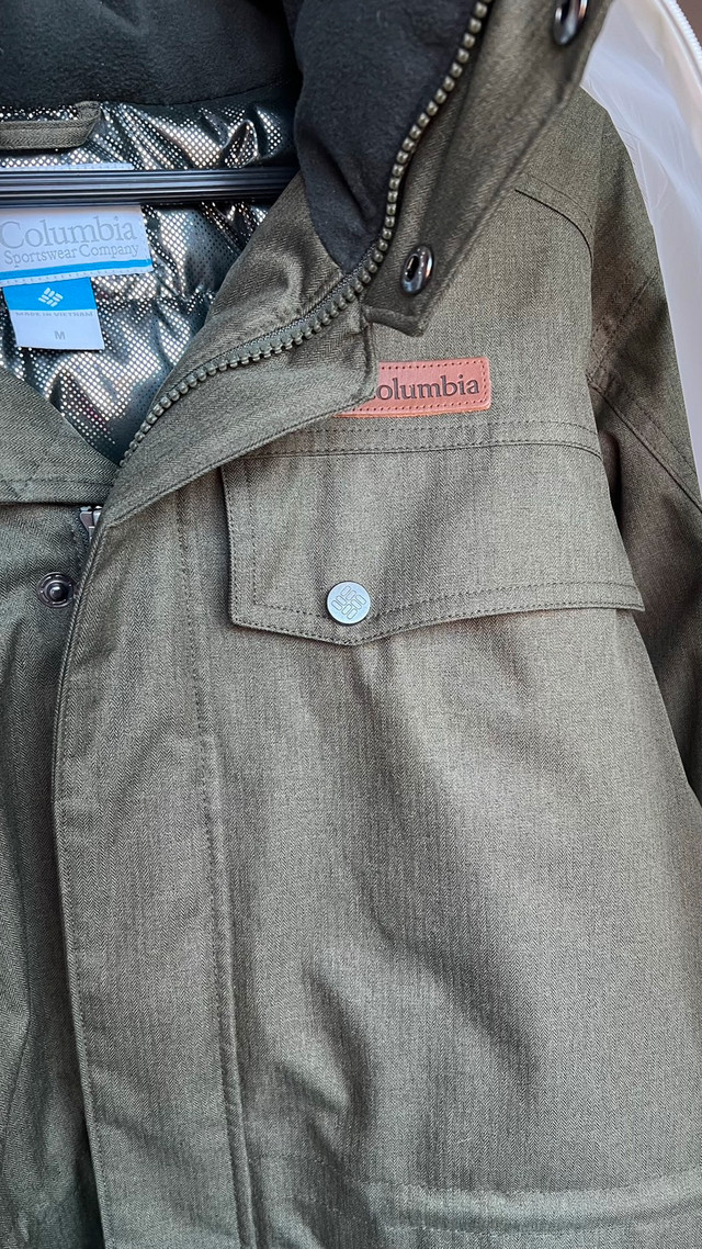 Down Winter Jacket. Columbia. Men’s. Medium size. Removable Hood in Men's in Kitchener / Waterloo - Image 3