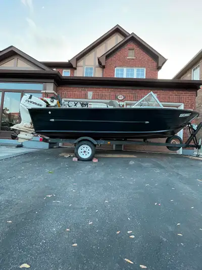 17F Starcraft holiday fishing boat comes with a 2007/90HP Evinrude motor that has been serviced and...