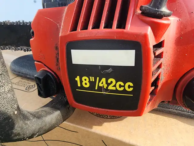 Sears Craftsman Chain Saw 18" Bar 42cc Displacement in Lawnmowers & Leaf Blowers in Windsor Region - Image 4