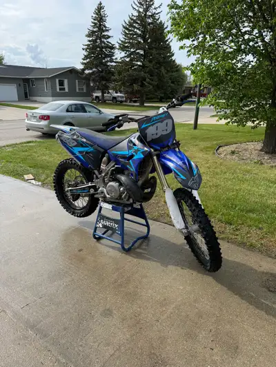 Selling my 2017 Yamaha YZ 250 2 stroke. The bike runs great, tons of compression and super fast. Ver...