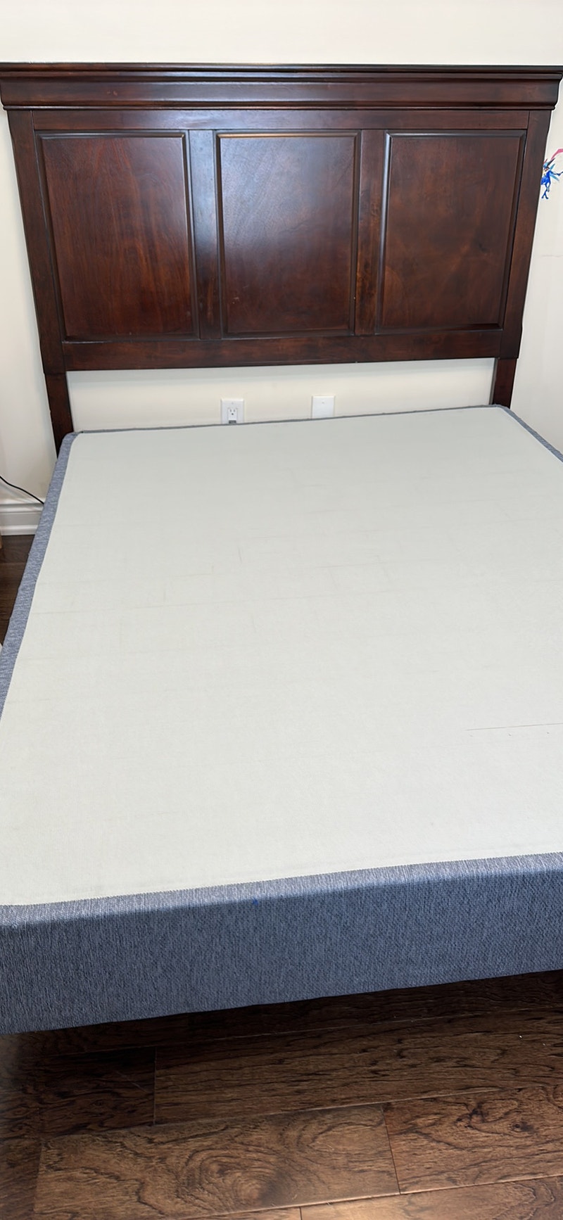 Queen bed with spring mattress. Beds & Mattresses Oakville / Halton