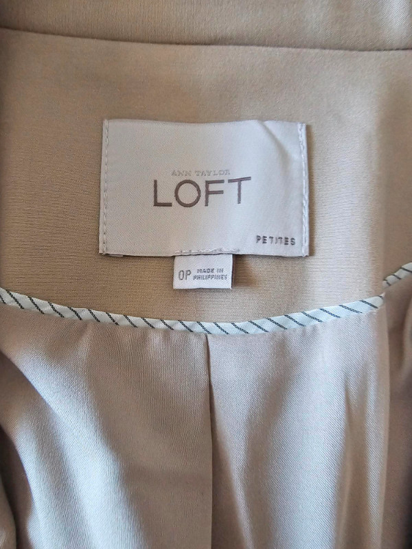 Women's blazer (Loft). Beige. Size 0 Petites in Women's - Tops & Outerwear in City of Toronto - Image 2