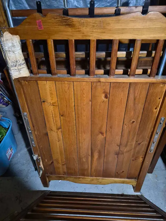 Handmade vintage crib and change table in Cribs in Mississauga / Peel Region - Image 3