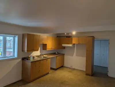 ENQUÊTE DE CRÉDIT OBLIGATOIRE Grand 5 1\2 prêt de tout terminus autobus, commerce, resto et beaucoup...