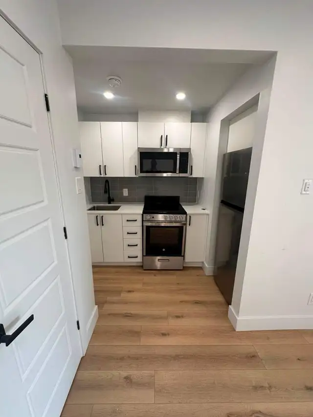 Studio a louer 4790 Sainte Catherine Est in Long Term Rentals in City of Montréal - Image 2