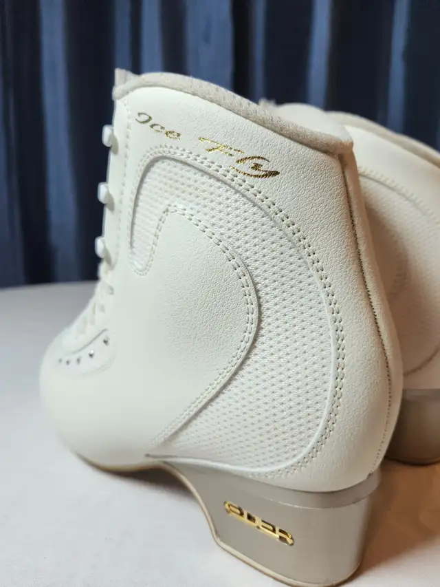Edea Ice Fly ice skating boots - Size 255C - Excellent Condition in Skates & Blades in City of Toronto - Image 4