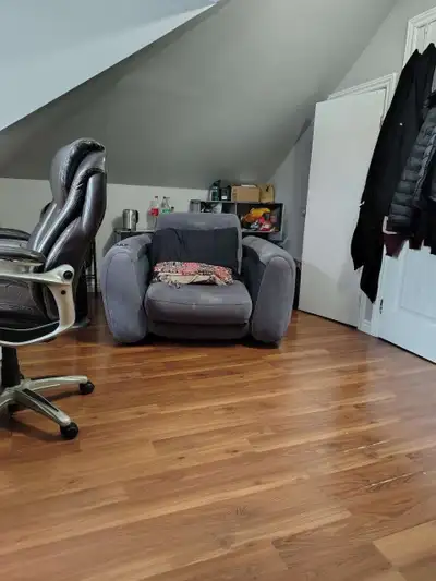 Bright and spacious furnished room available on the 2nd floor of a well-maintained home, just a 2-mi...