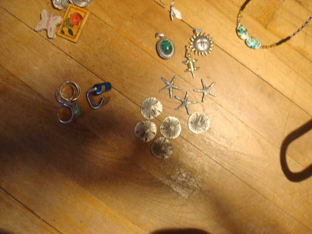 Assortment of jewellery in Jewellery & Watches in City of Halifax - Image 2