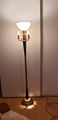 Lampe sur pied vintage à vendre