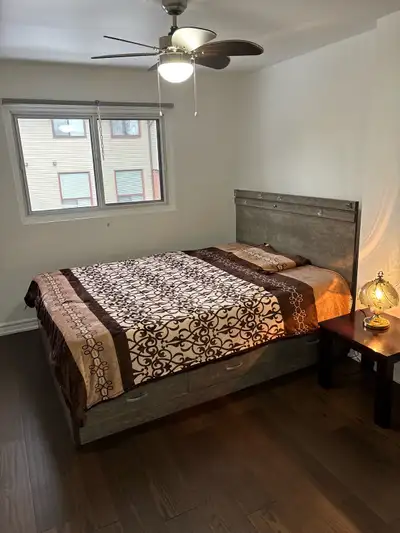 Clean townhouse Clean bathroom Quiet place to sleep Private room No extra fees or costs Rogers 5G hi...