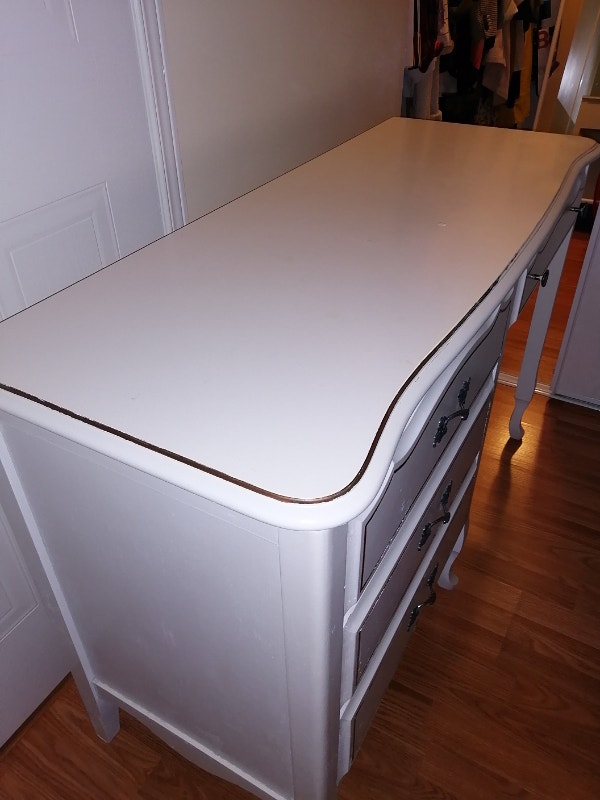 PENDNG PkUp White French Provincial Solid Wood Desk Desks Ottawa