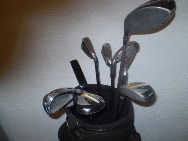 MEN's R/H OVERSIZED COMPLETE GOLF CLUB SET Including BAG in Golf in Thunder Bay - Image 3