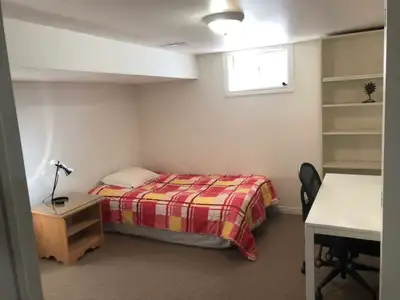 Room for Rent in Beasment in Richmond Hill L4C2W3 just for Men
