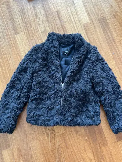 Aritzia Wilfred Free thick Faux Fur jacket. Black color, fully satin lined, high quality constructio...