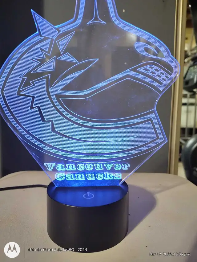 Vancouver Canucks LED Light in Indoor Lighting & Fans in Brantford - Image 2