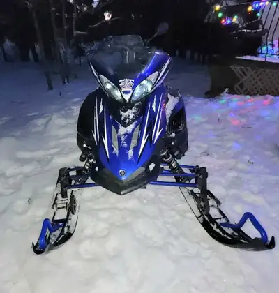 -Yamaha vector 2010 monteur changer il y a 1 ans 12000 km 144 pouce de chenille starteur neuf batter...