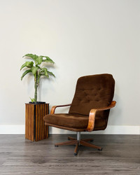 Mid century Swivel easy lounge armchair.