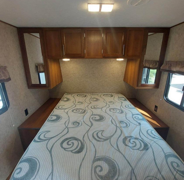 2018 PrimeTime Avenger in Travel Trailers & Campers in Oshawa / Durham Region - Image 4