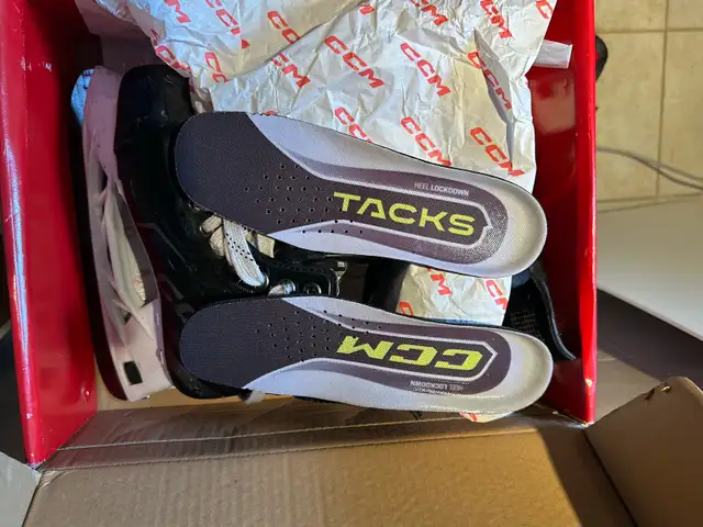 Kids Hockey Skates CCM XF Pro in Hockey in City of Toronto - Image 7
