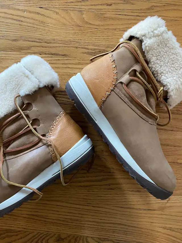 ULU raven boot Sherpa winter boots in Women's - Shoes in Edmonton - Image 3