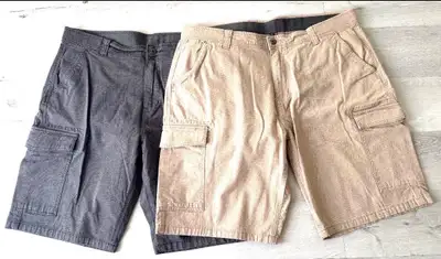 2/15$ bermudas taille 38 jamais portés , View more