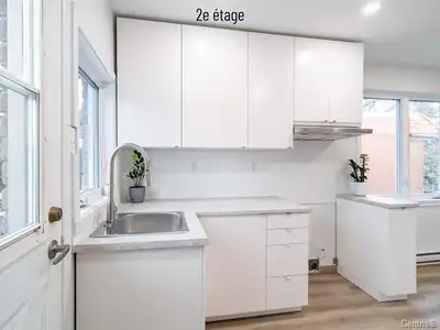 5 1/2 à louer à Montréal — Disponible dès le 1er juin 2026 ✔️ 3 grandes chambres ✔️ Proche du métro,...