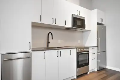 1BEDROOM + DEN  IN Île-des-Soeurs (ALL INCLUS