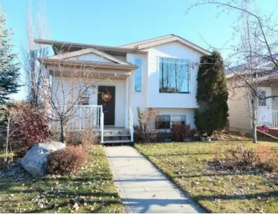 Sunny 4bdrm Home w/Double Garage