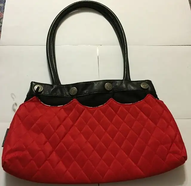 Reverse-A-Purse Handbags/Purses and attachments in Women's - Bags & Wallets in City of Montréal - Image 9