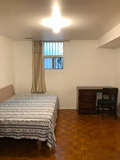 Located in the heart of downtown seconds away from universities /colleges, entertainment, restaurant...