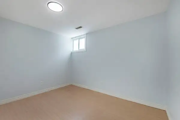 Students housing rental in Room Rentals & Roommates in Kitchener / Waterloo - Image 2