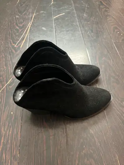 Chinese Laundry Heeled Boots Womens 9, View more