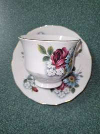 Royal Albert & Queen Anne tea saucer / cups