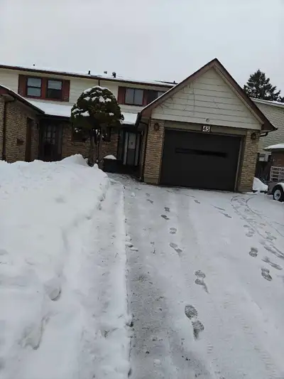 Private rooms available for rent in a clean and quiet house. Ideal for working professionals or stud...