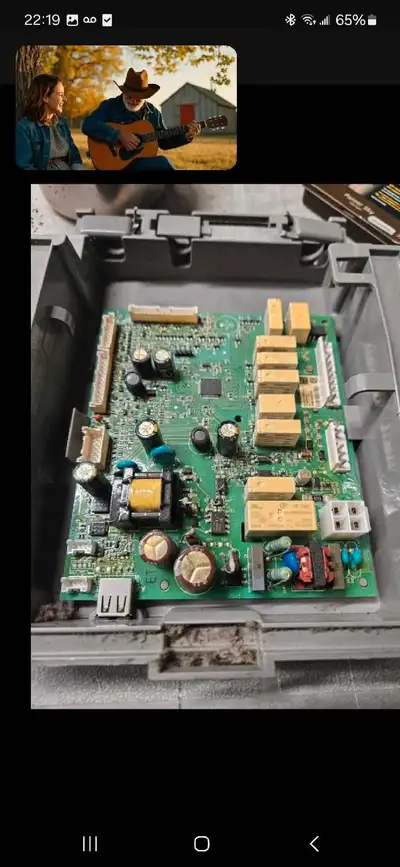 Refrigerator “FRIGIDAIRE Gallery” W36” Model: FGHB2868TF1 Main control board. Used but good working...