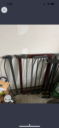 Safety gate for toddlers 